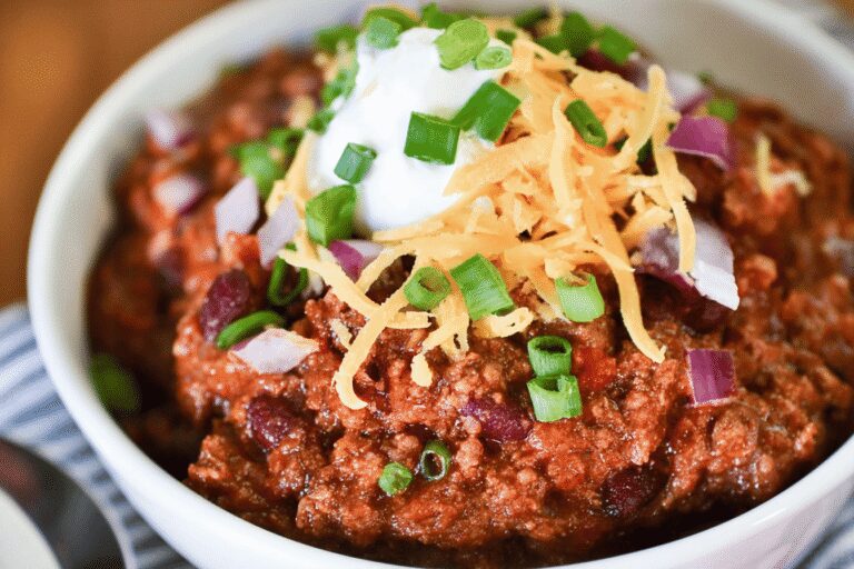 Best Texas Roadhouse Chili Recipe – Hearty & Family-Approved Stew (With or Without Beans)