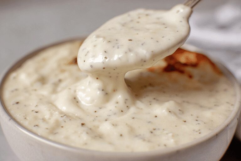 Best Easy White Garlic Pizza Sauce – Family-Approved Dip & Spread Recipe